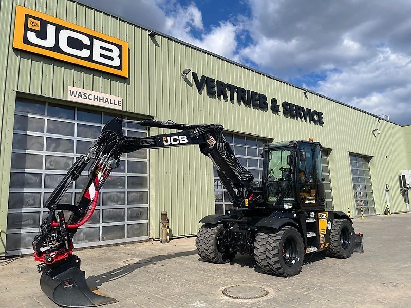 JCB Hydradig 110W Black Edition