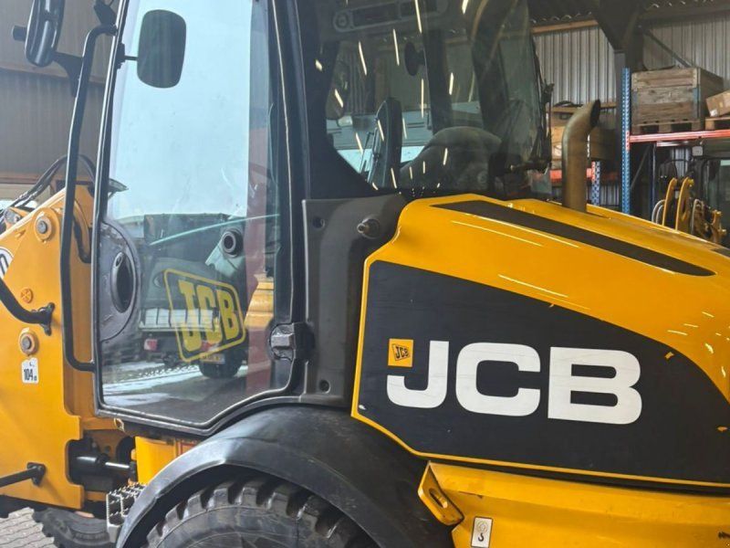 JCB TM220