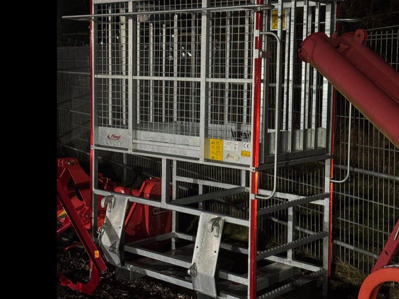 Fliegl Arbeitsbühne »Hoch« Einstieg seitlich mit EURO