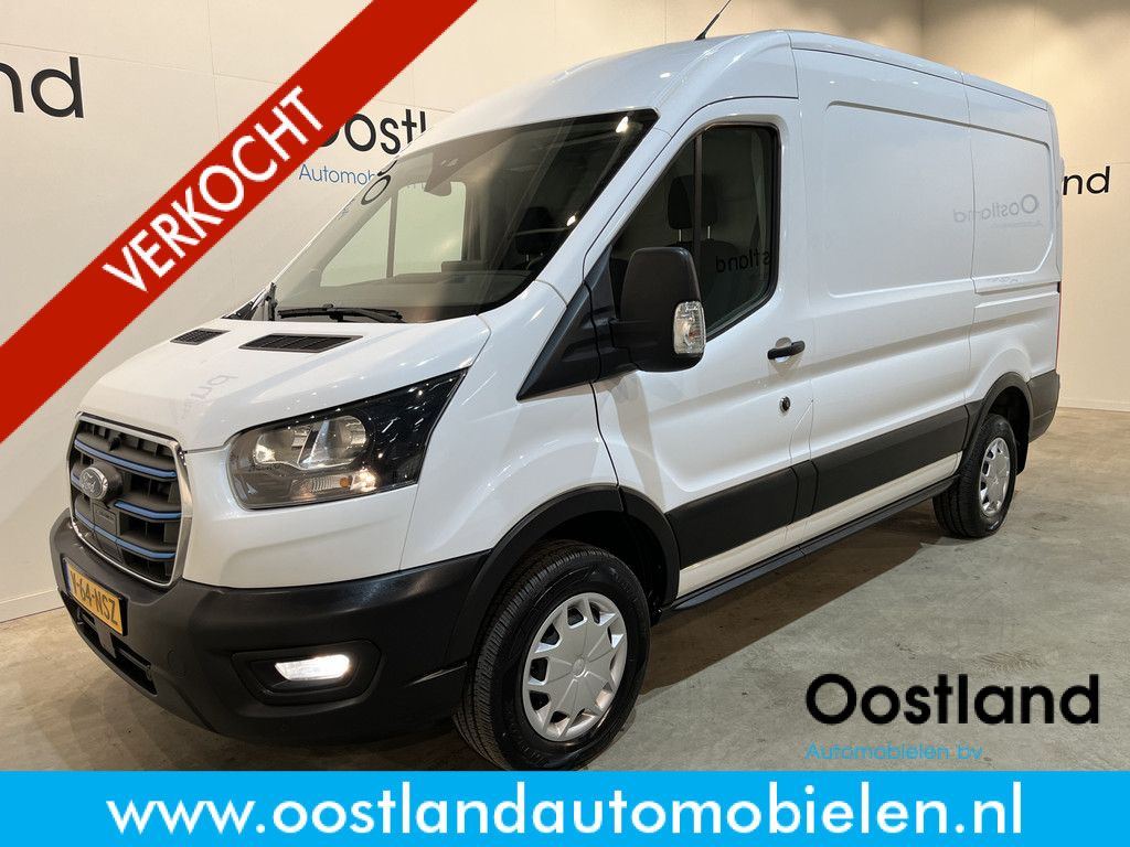 Ford E-Transit 350 L2H2 Trend 68 kWh / 100% Elektrisch !! / Airco / Cruise Control / CarPlay / Camera / Navigatie / 3-Zits / 6.500 KM !!