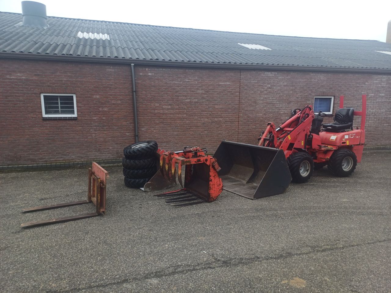 Weidemann 1130 CX mini shovel Marge