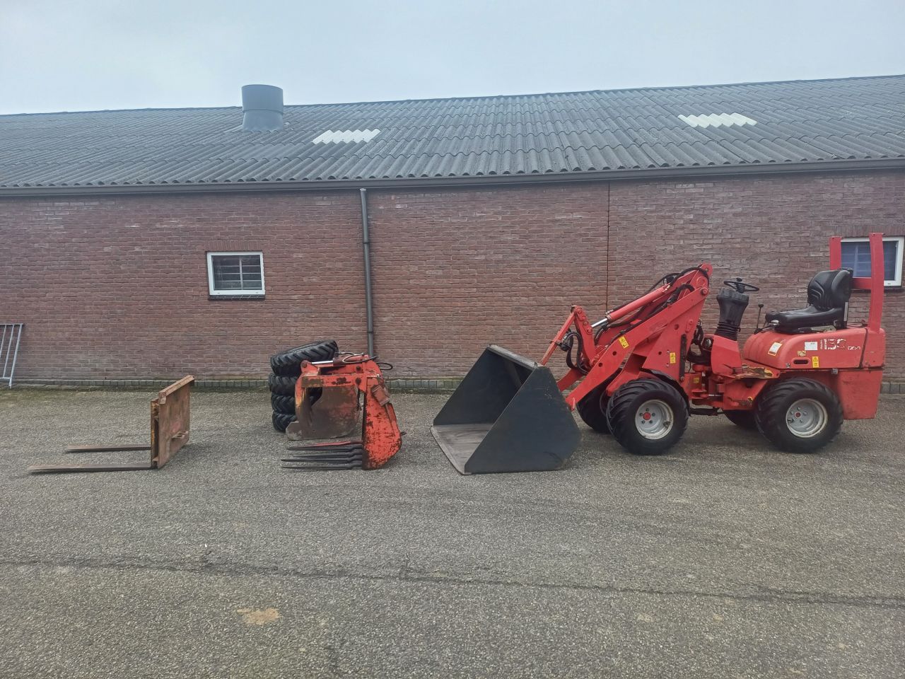 Weidemann 1130 CX mini shovel Marge