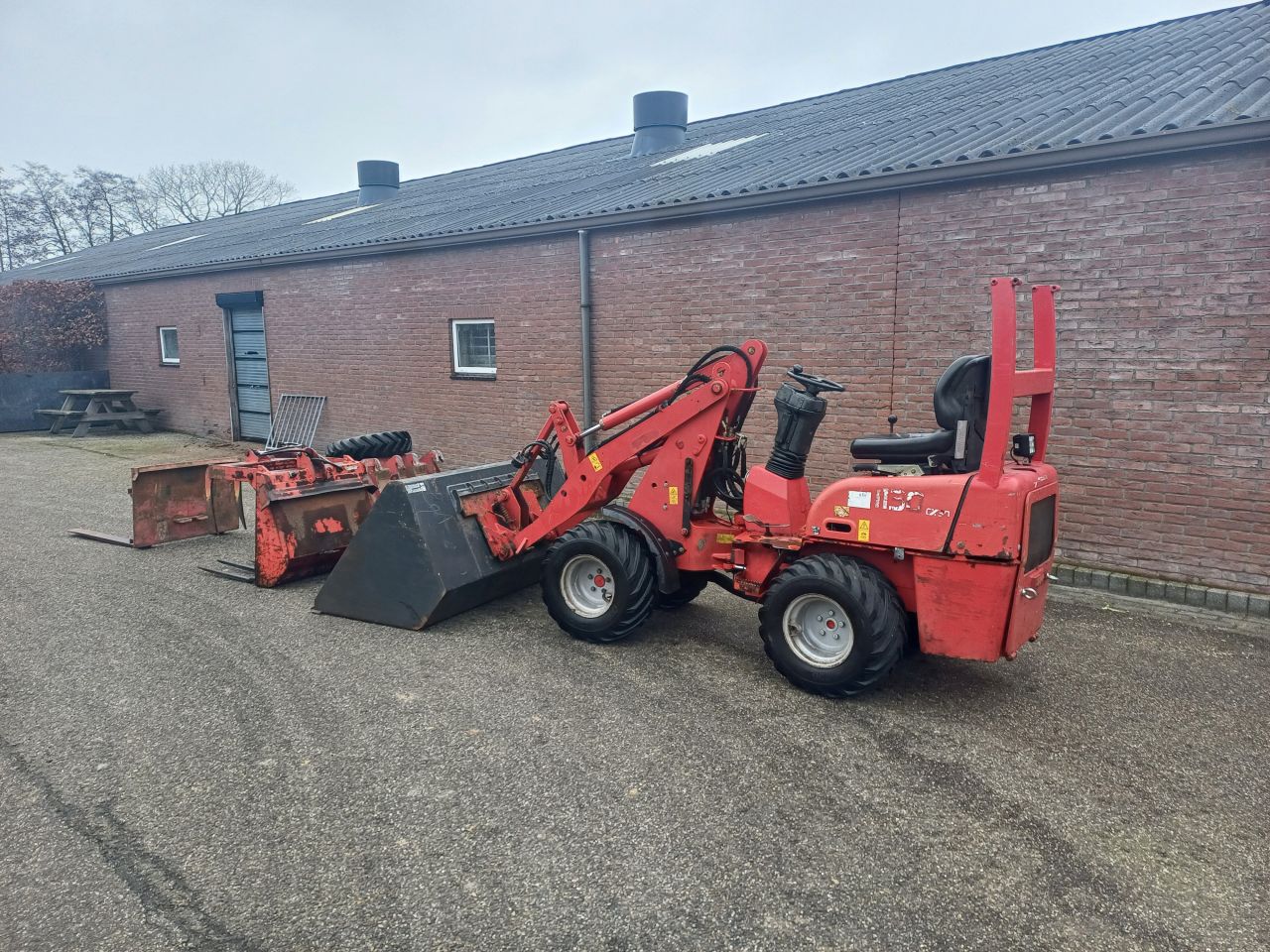 Weidemann 1130 CX mini shovel Marge