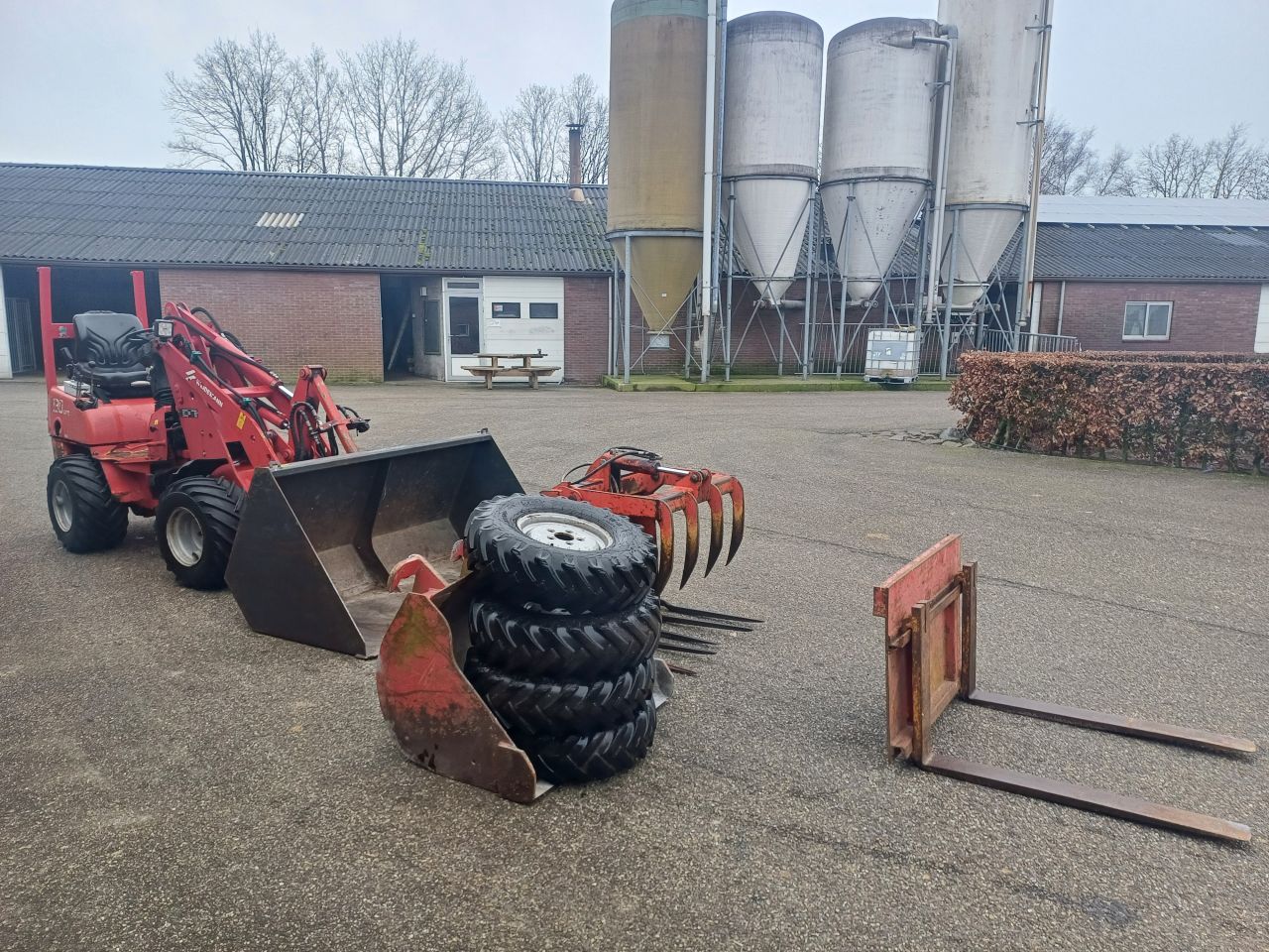 Weidemann 1130 CX mini shovel Marge