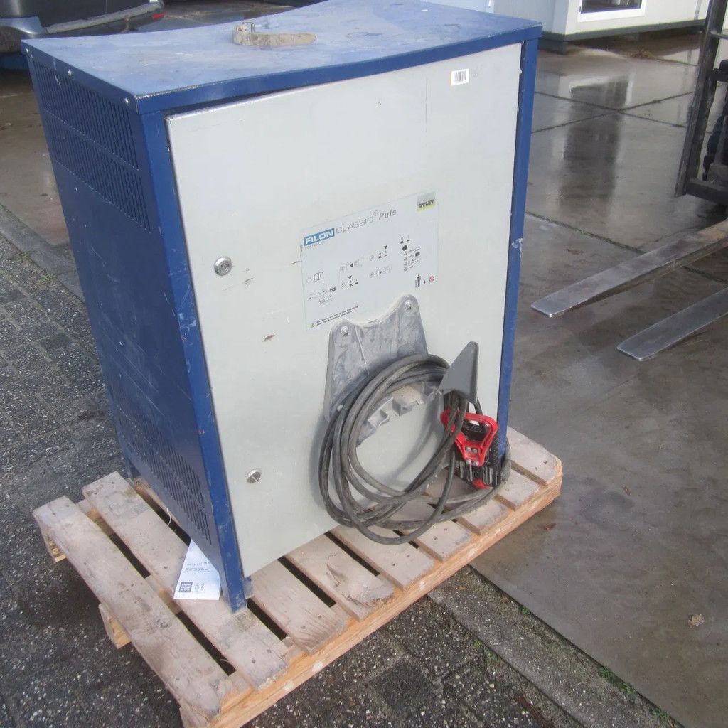 Nissan Heftruck, L30T elektrisch, triplomast, side shift.