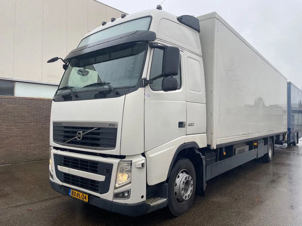 Volvo FH 12.420 Koffer 4x2 met laadklep Euro 5 !