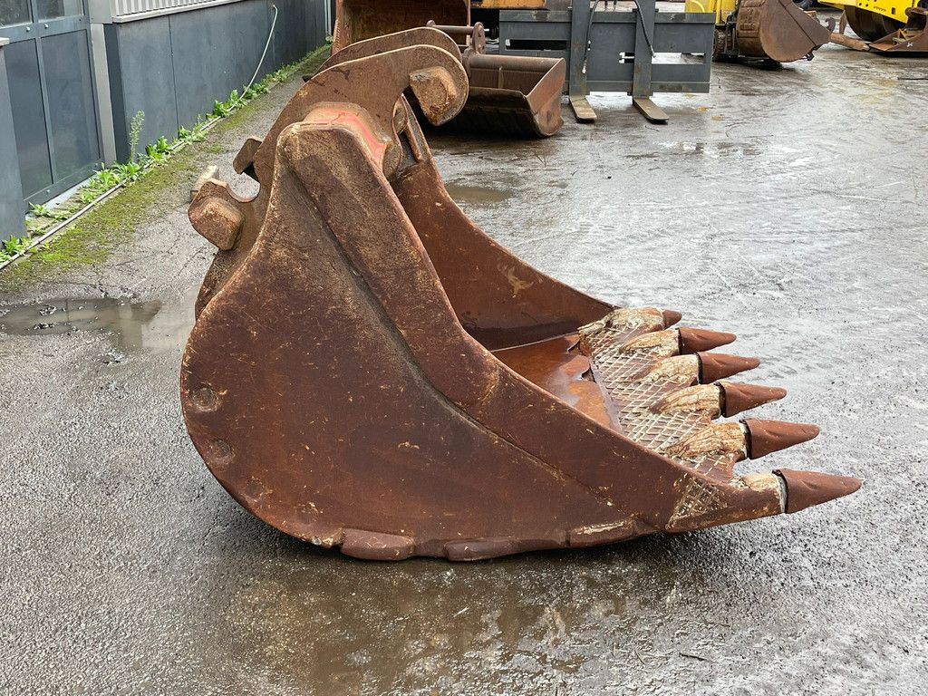 Verachtert Bucket with teeth