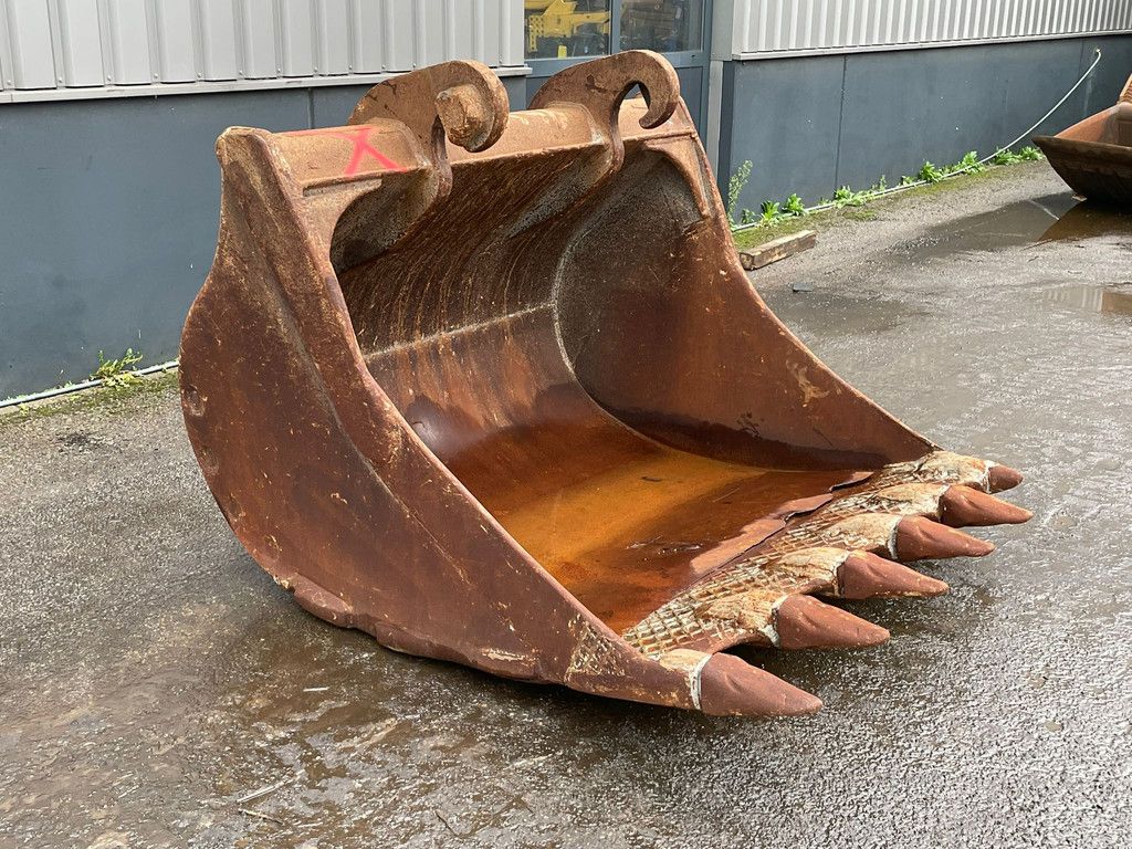 Verachtert Bucket with teeth