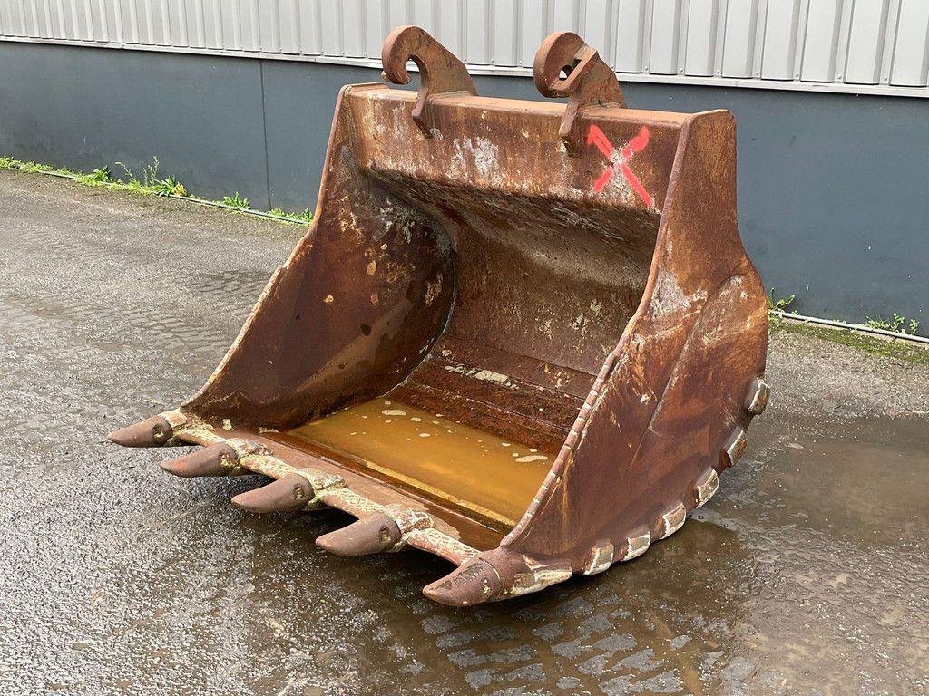 Verachtert Bucket with teeth