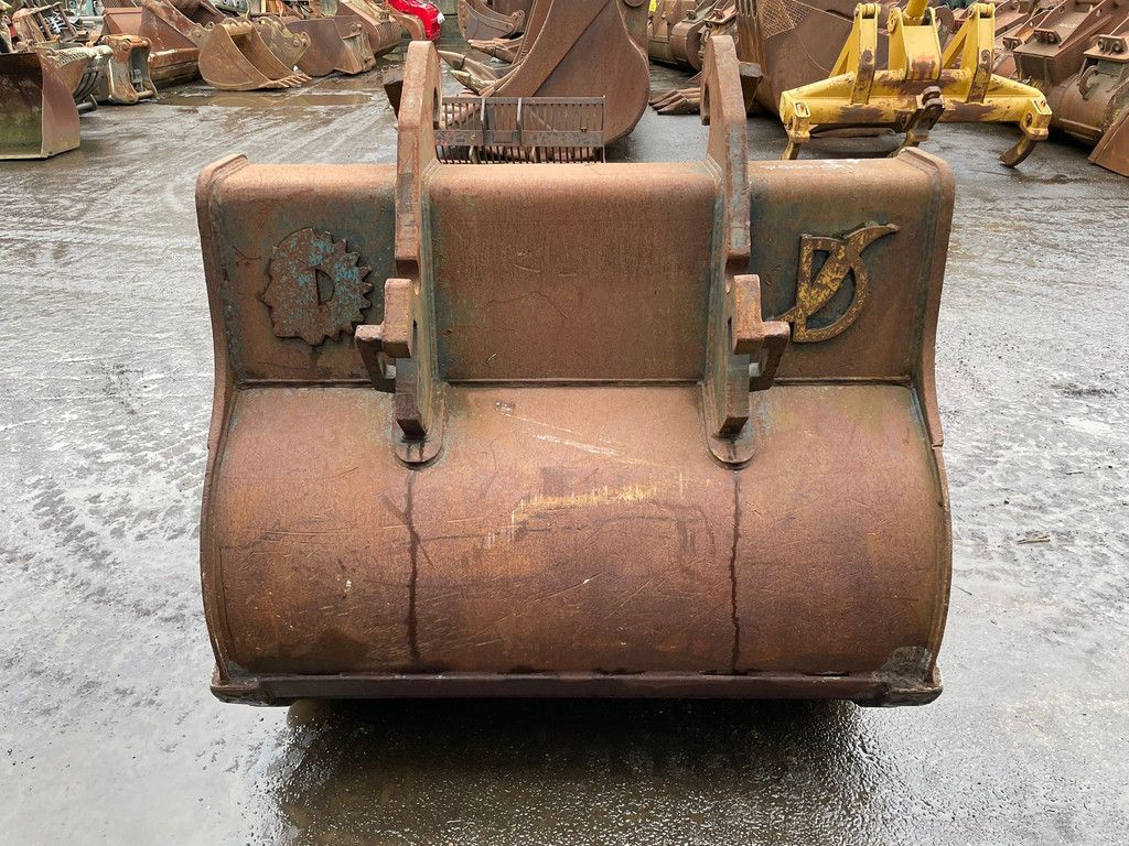 Verachtert Bucket with teeth