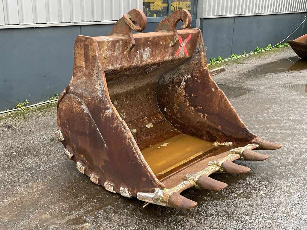 Verachtert Bucket with teeth