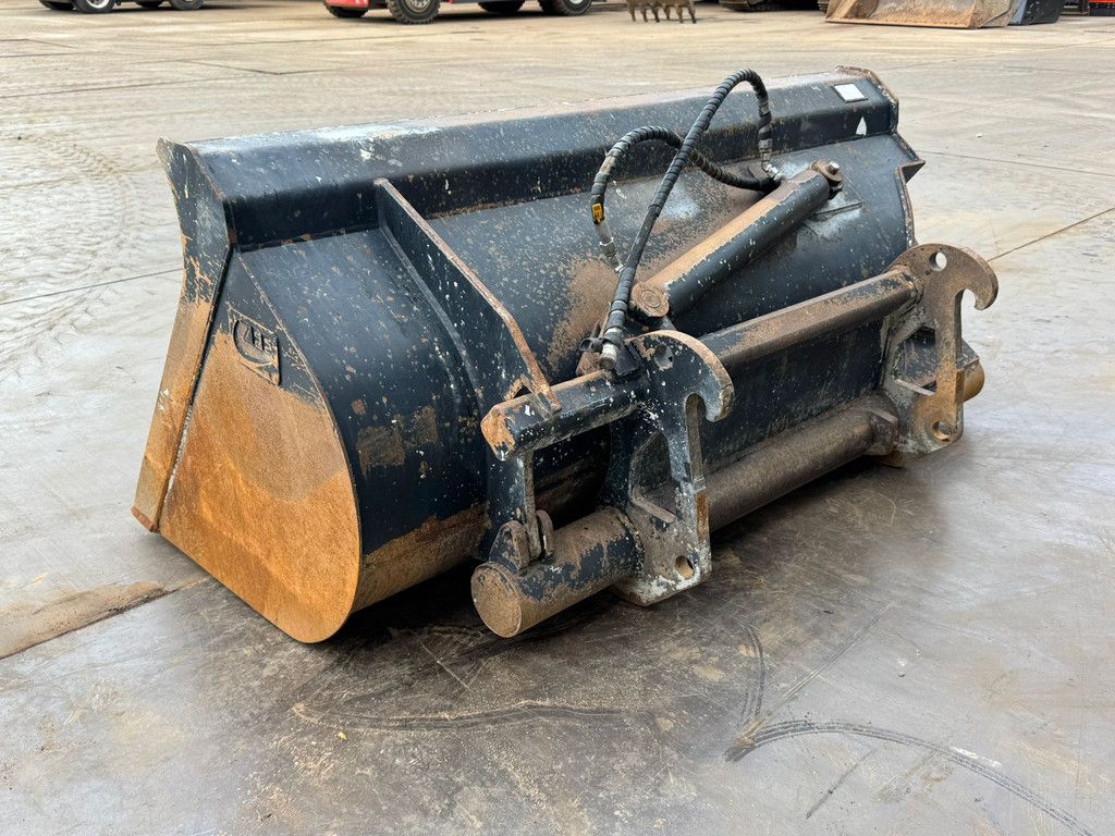 ZFE Side-Tilting bucket