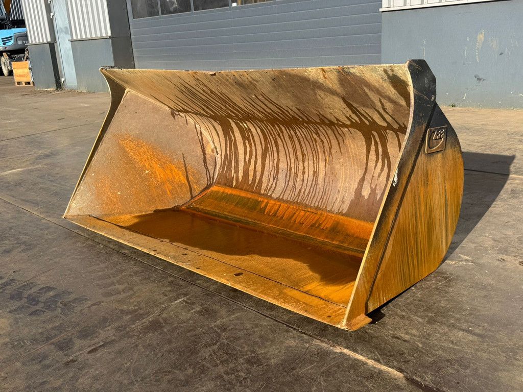 ZFE Side-Tilting bucket for CAT 908 SW