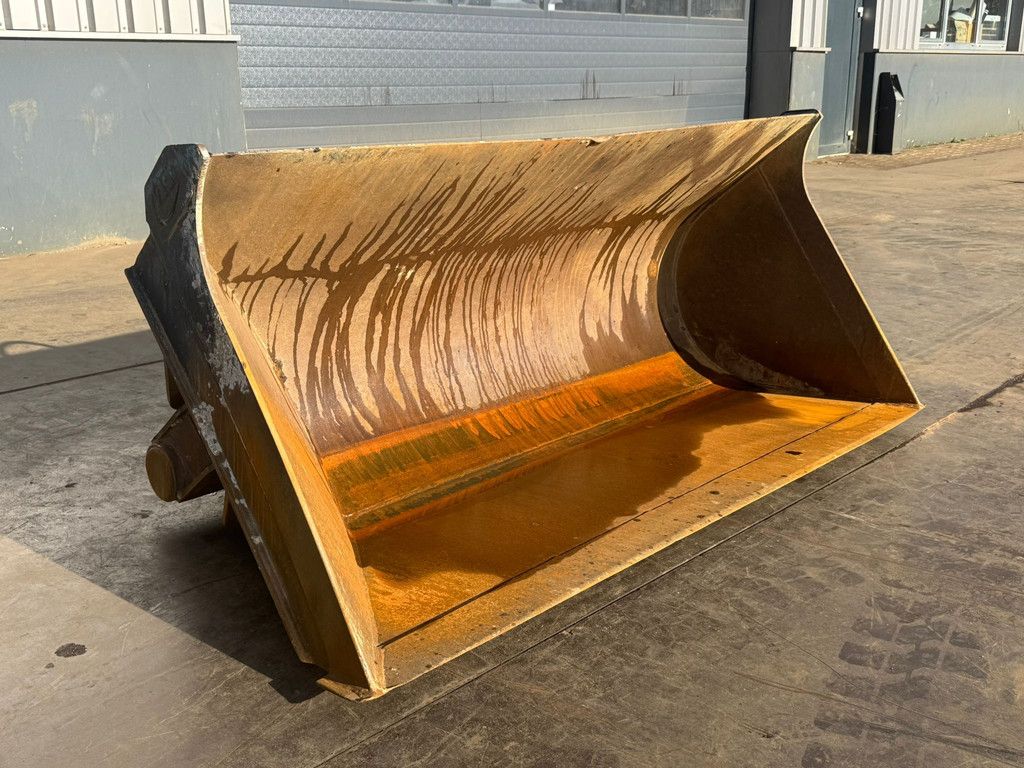 ZFE Side-Tilting bucket for CAT 908 SW