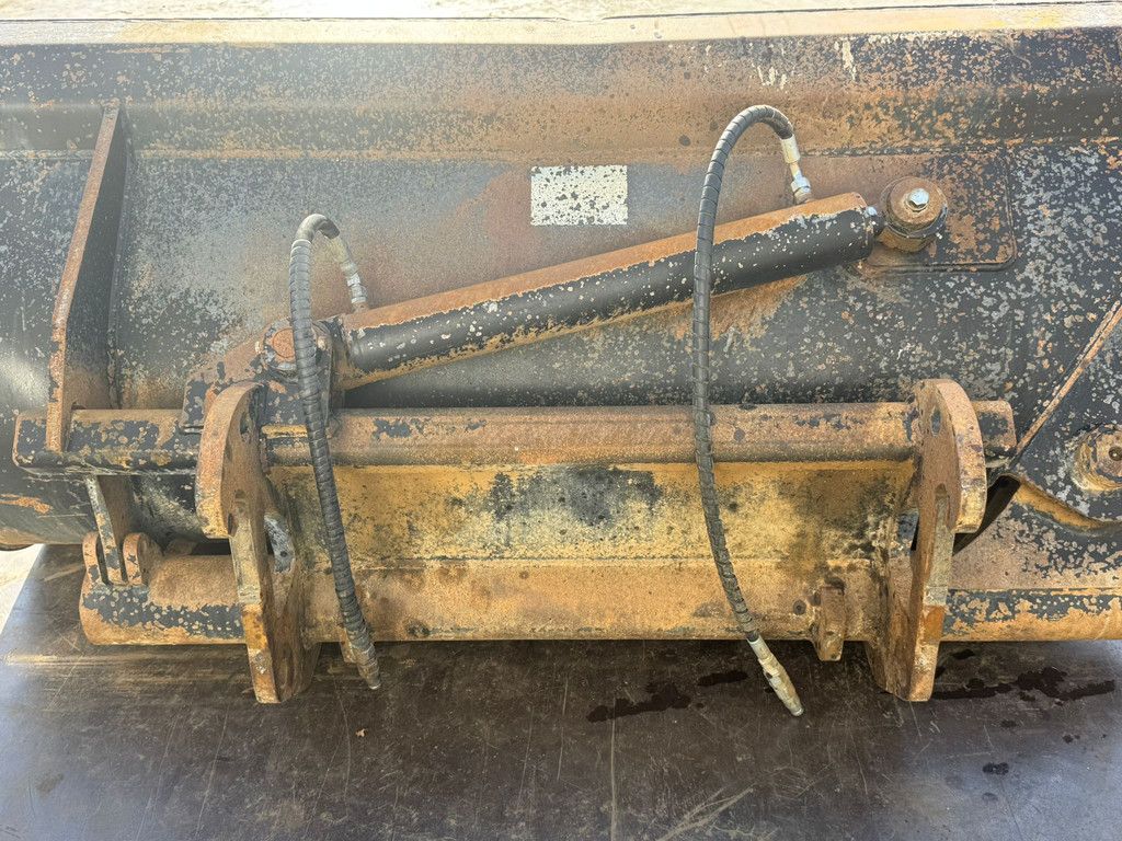 ZFE Side-Tilting bucket for CAT 908 SW