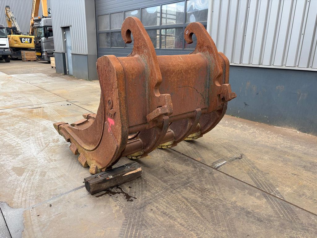 Skeleton bucket CW55