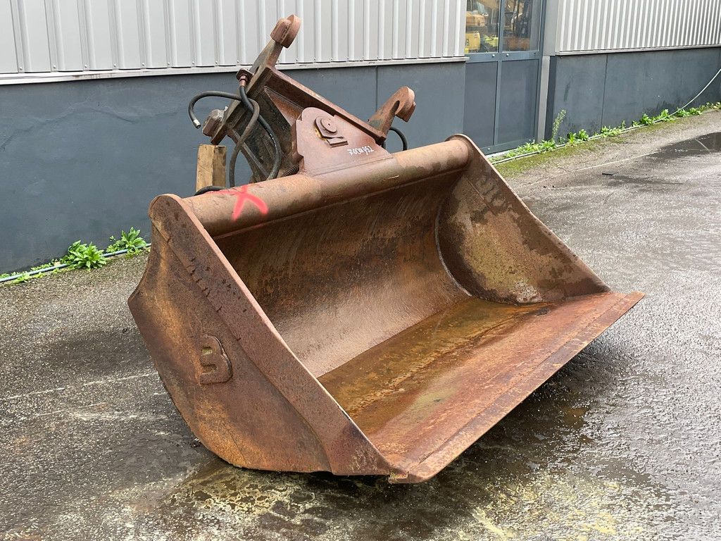 Tilting bucket CW40