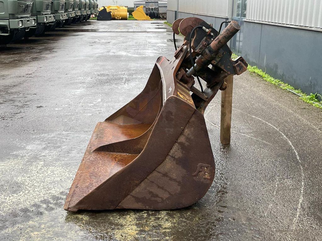 Tilting bucket CW-40