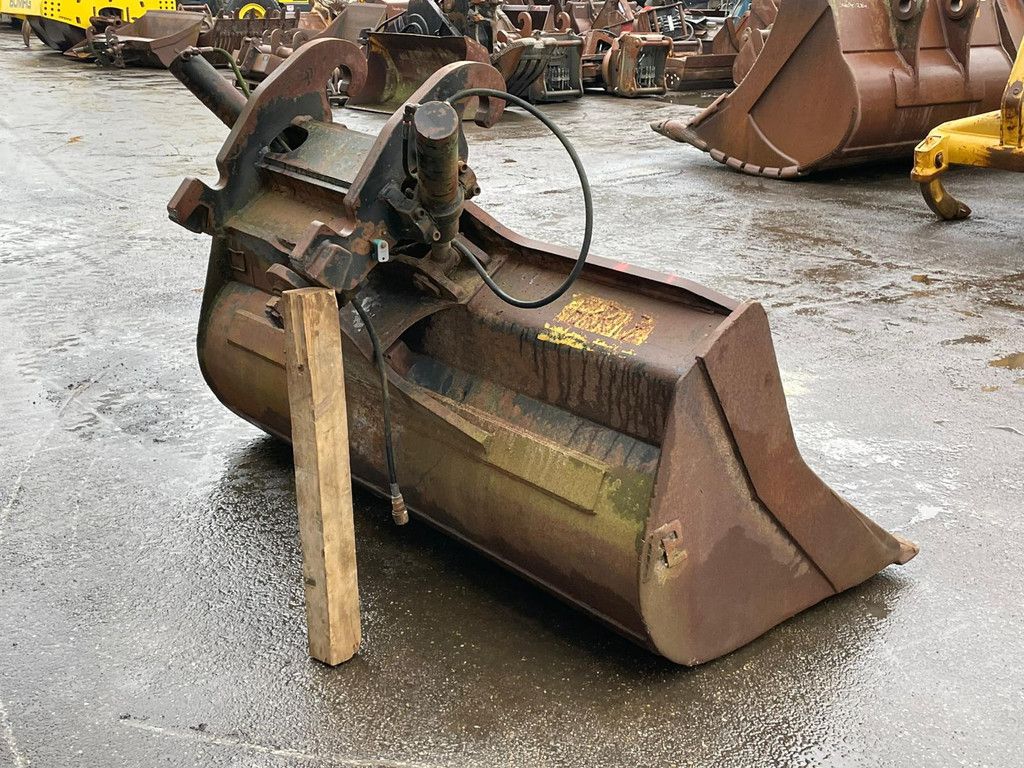 Tilting bucket CW-40