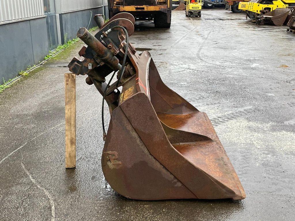 Tilting bucket CW-40