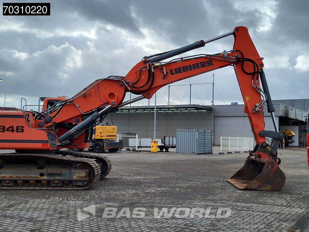 Liebherr R946 LC
