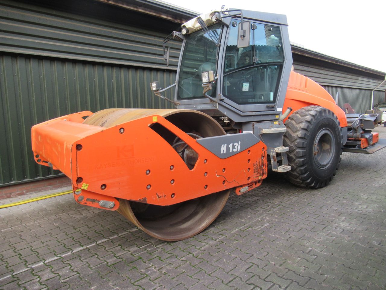 Hamm h13i wals met extra trilplaten achter