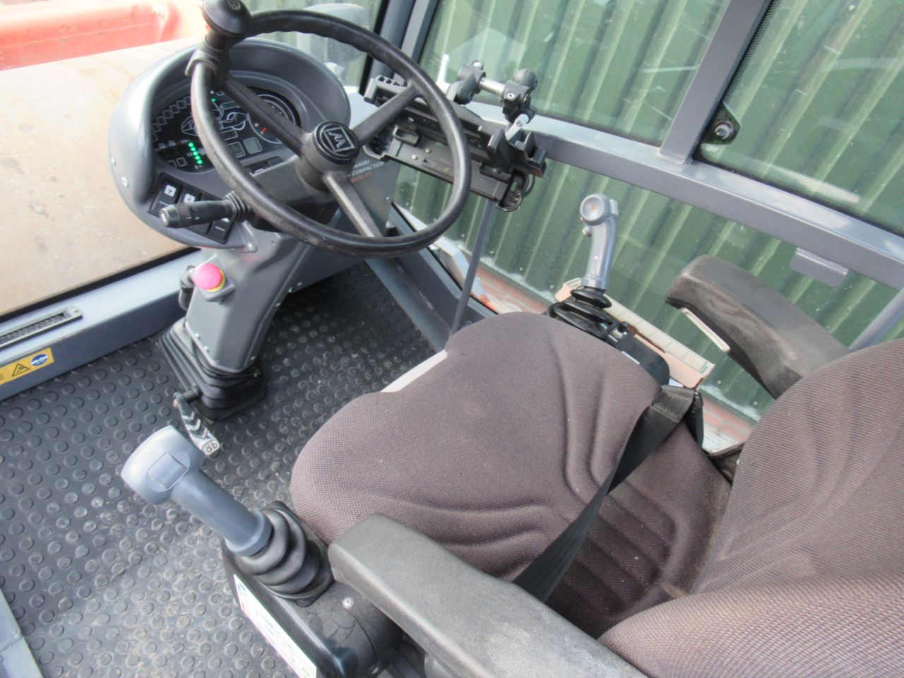 Hamm h13i wals met extra trilplaten achter