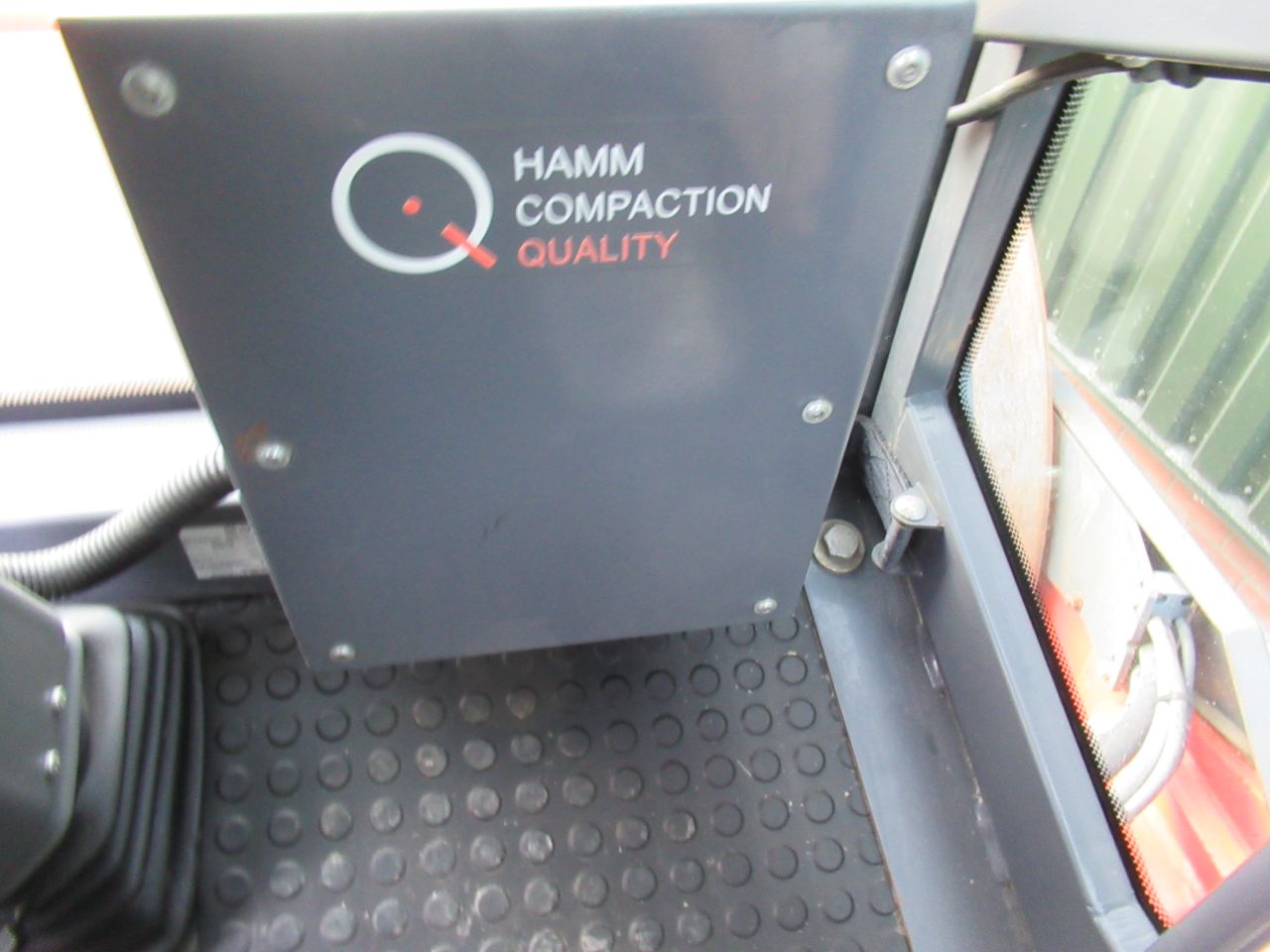 Hamm h13i wals met extra trilplaten achter