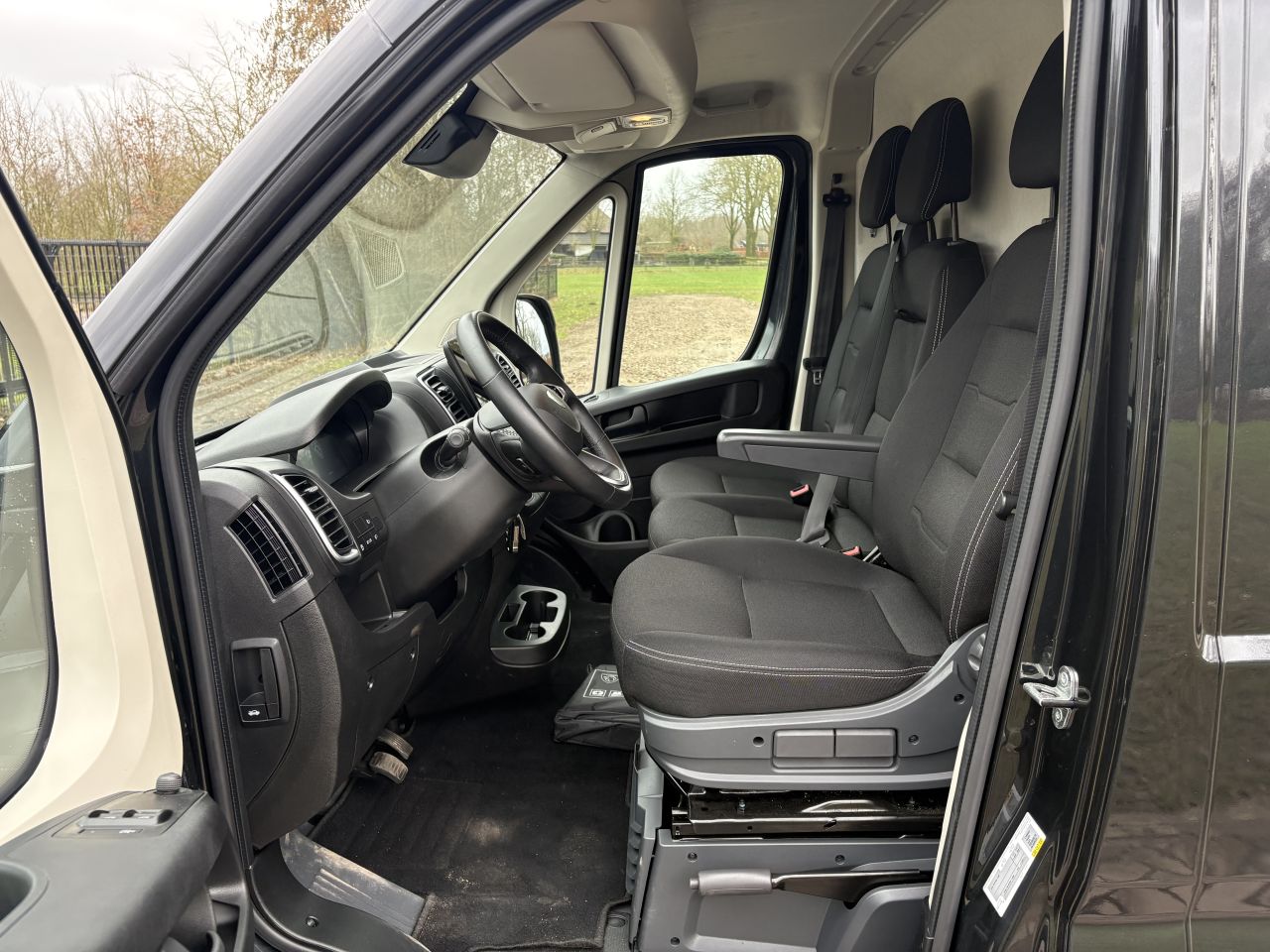 PEUGEOT BOXER 2.2 BlueHDi 140pk | L2H2 3.5t | Automaat |