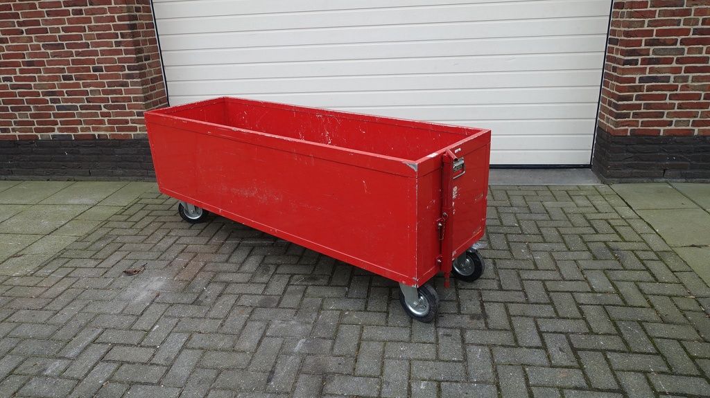 Bak/kist op zwenkwielen