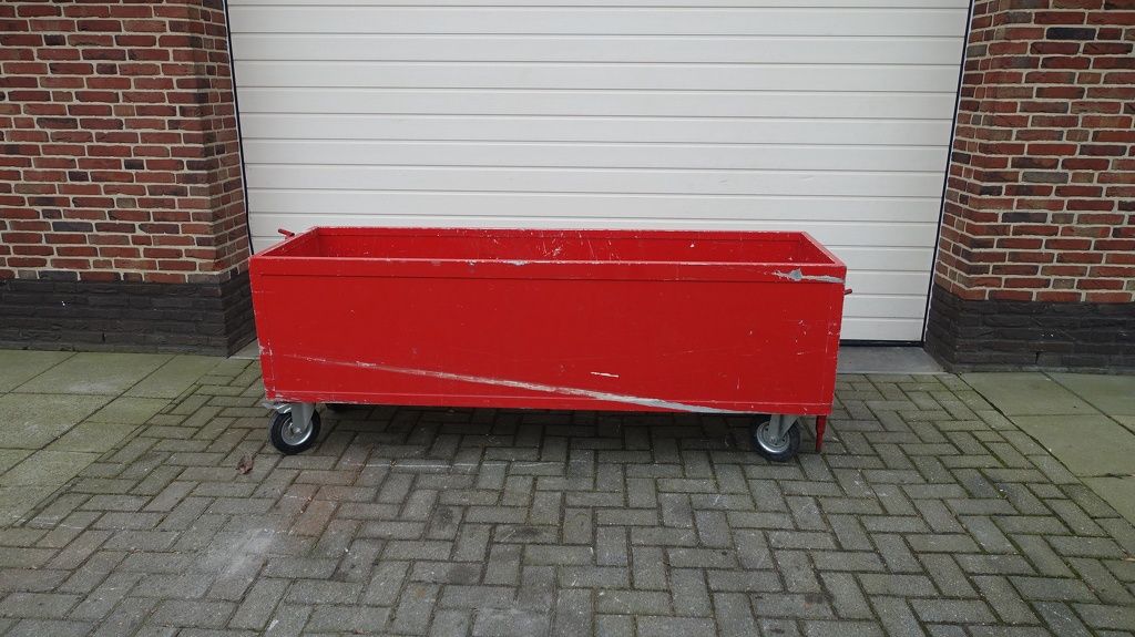 Bak/kist op zwenkwielen