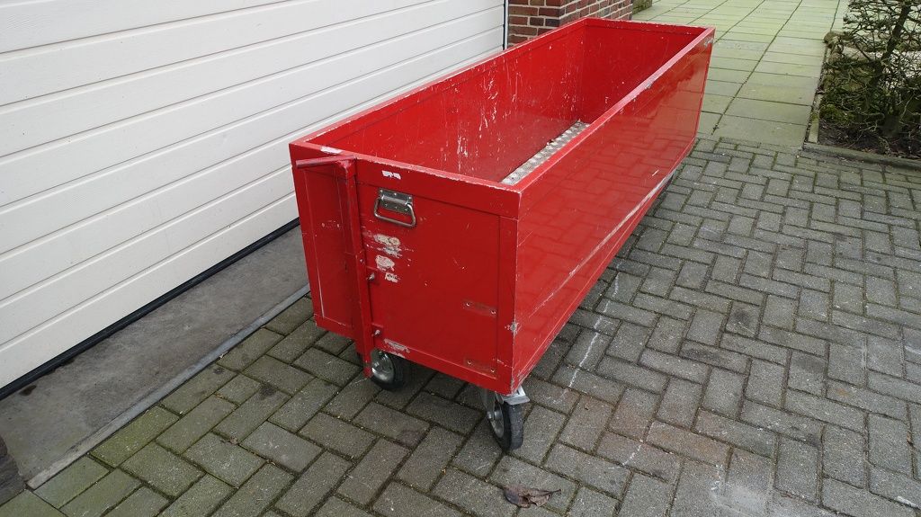 Bak/kist op zwenkwielen