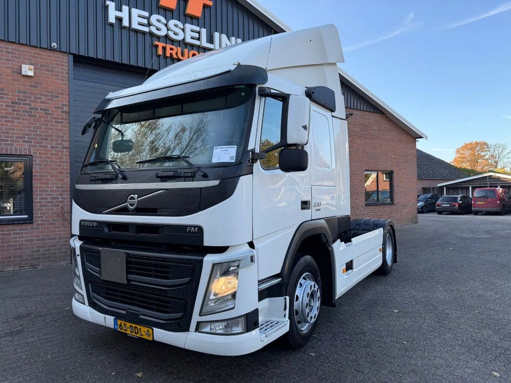 Volvo FM 330 Slaapcabine Side skirts NL Truck