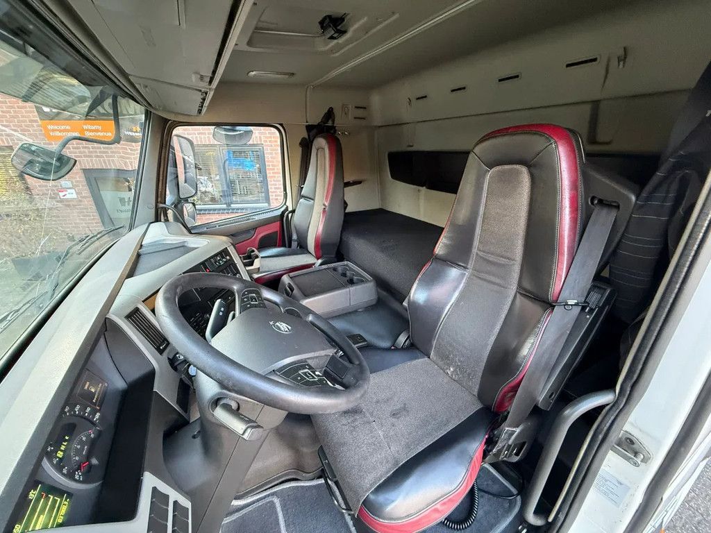 Volvo FM 330 Slaapcabine Side skirts NL Truck