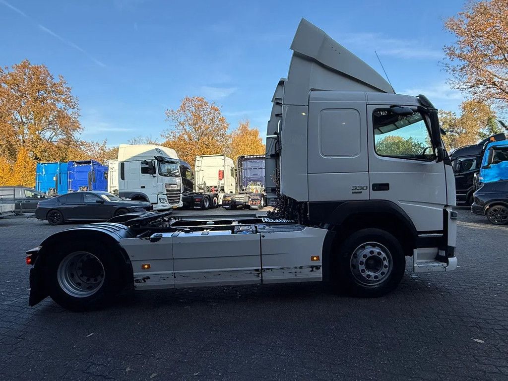 Volvo FM 330 Slaapcabine Side skirts NL Truck