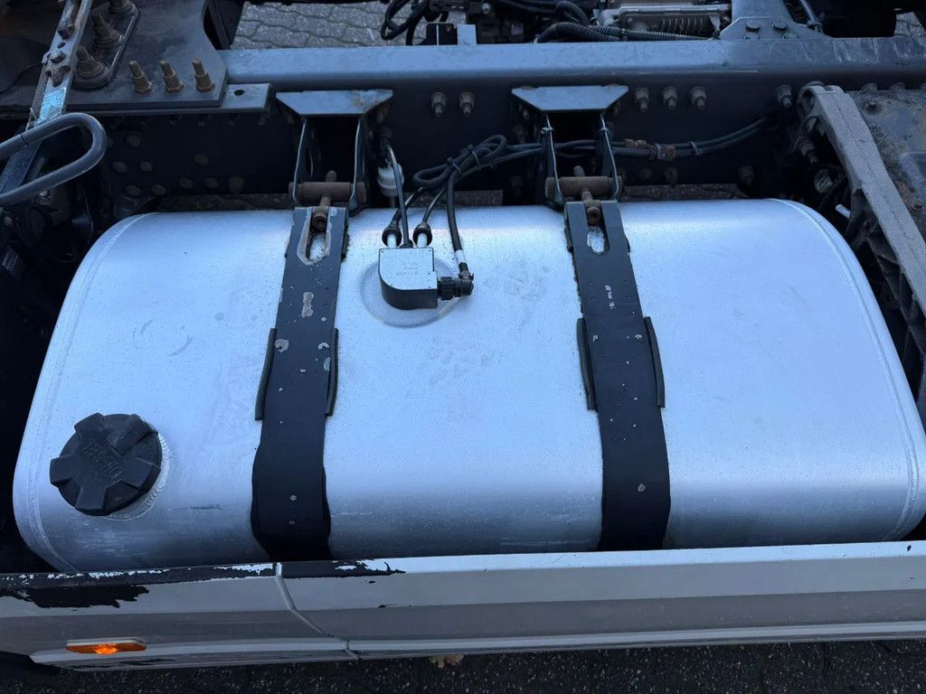 Volvo FM 330 Slaapcabine Side skirts NL Truck