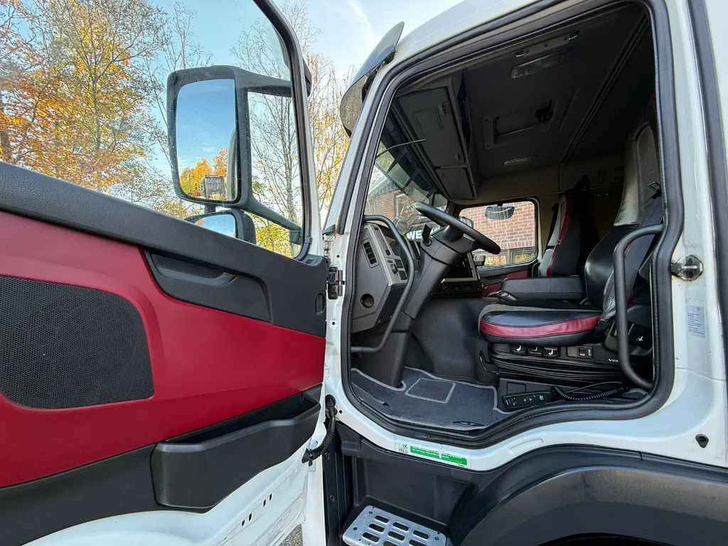 Volvo FM 330 Slaapcabine Side skirts NL Truck