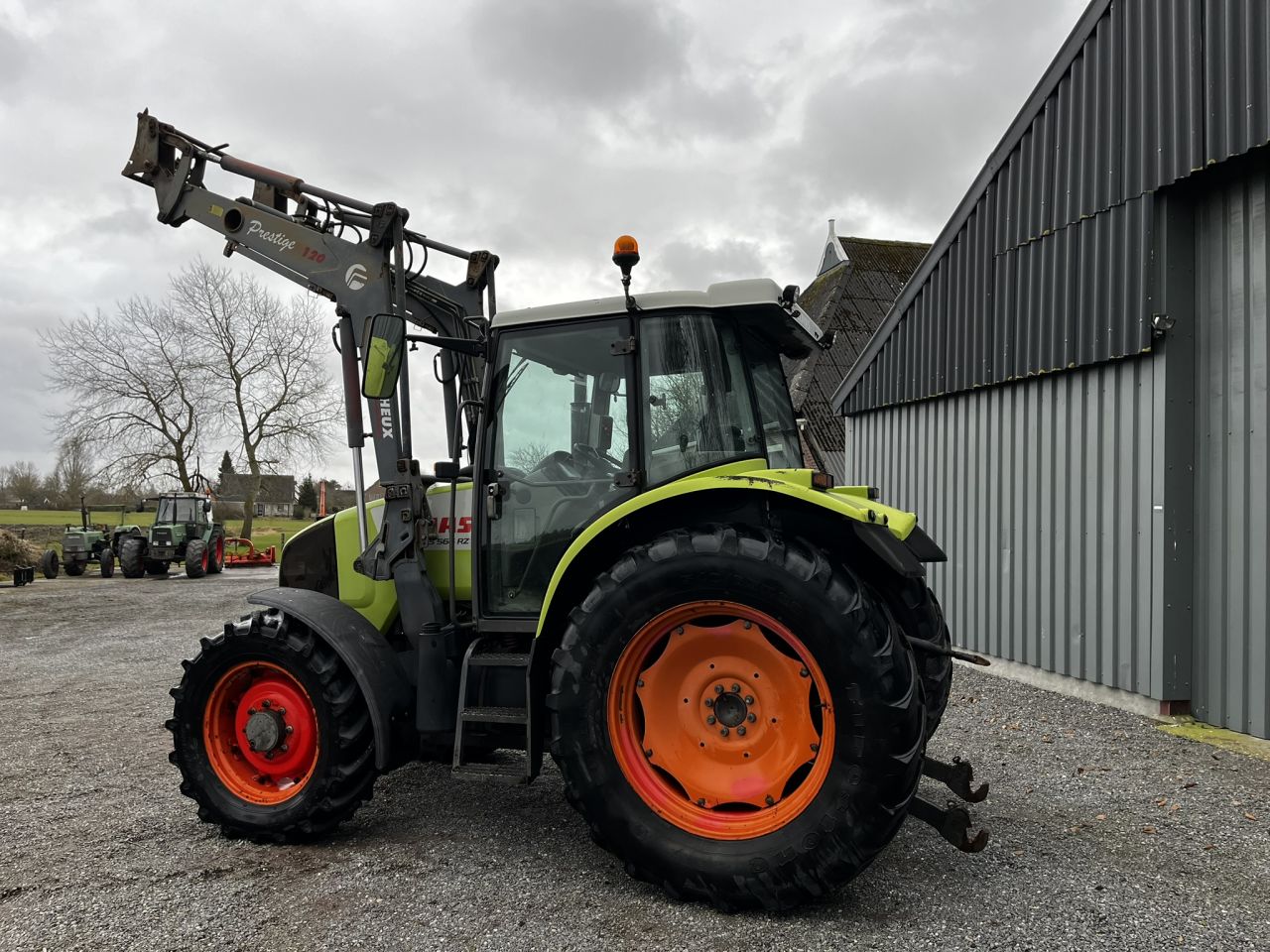 Claas Ares 566 RZ met voorlader