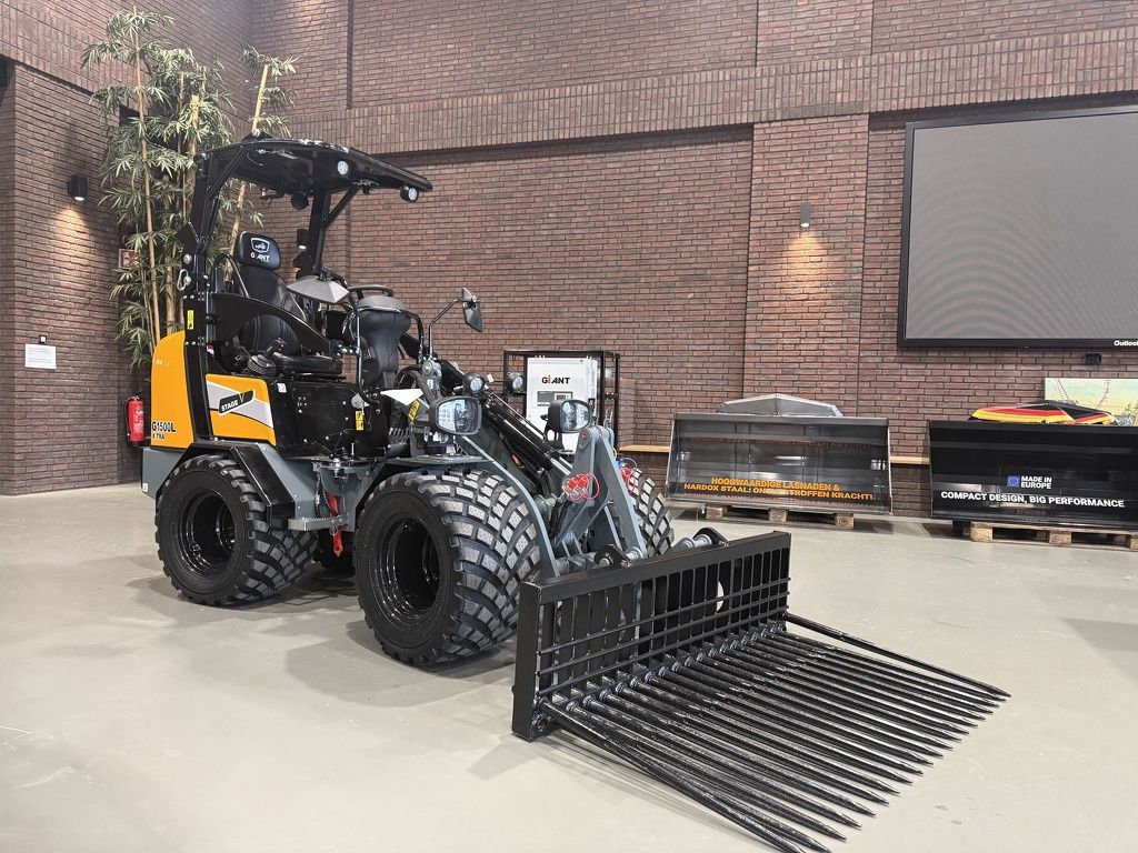 Giant G1500L X-tra minishovel / kniklader FULL OPTIONS €585 LEASE