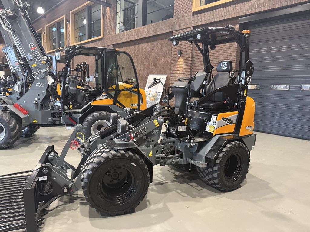 Giant G1500L X-tra minishovel / kniklader FULL OPTIONS €585 LEASE