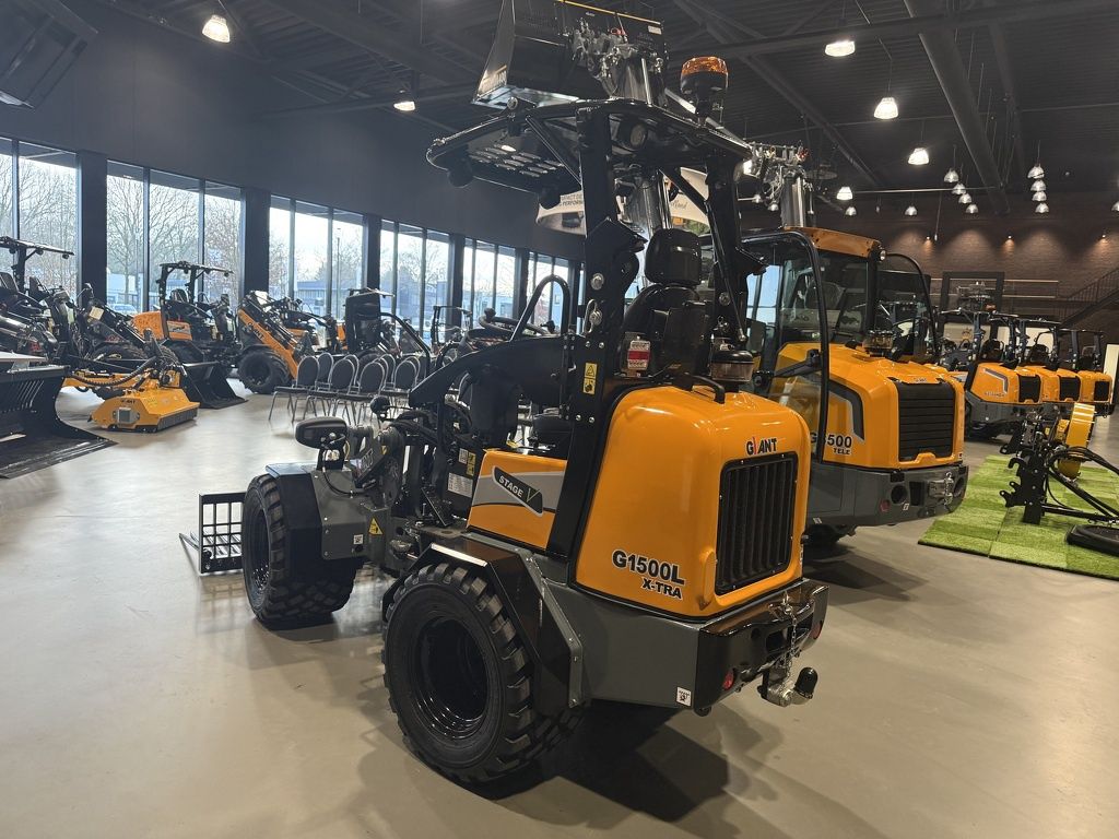 Giant G1500L X-tra minishovel / kniklader FULL OPTIONS €585 LEASE