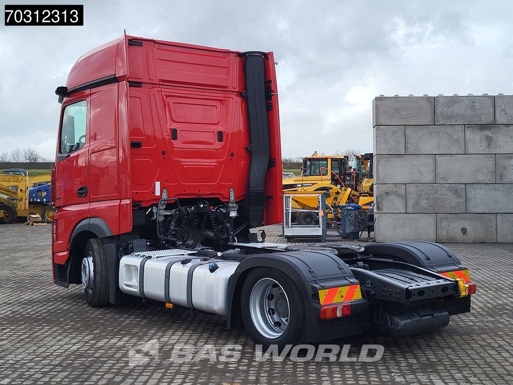 Mercedes Actros 1842 4X2 BigSpace Mega 2x Tanks Euro 6