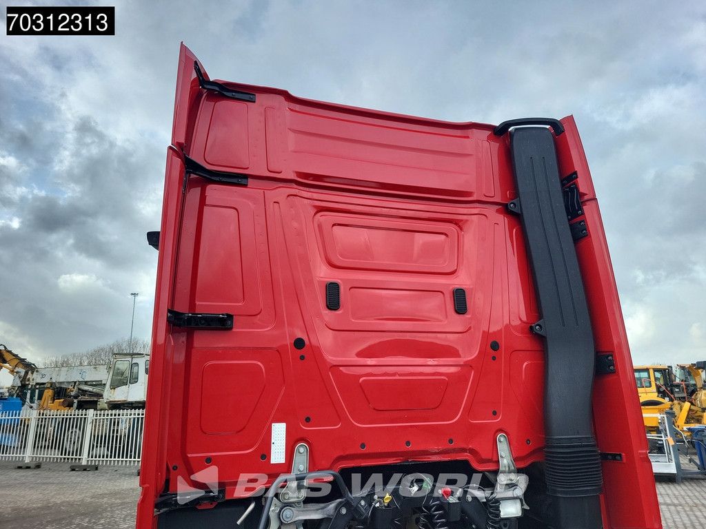 Mercedes Actros 1842 4X2 BigSpace Mega 2x Tanks Euro 6