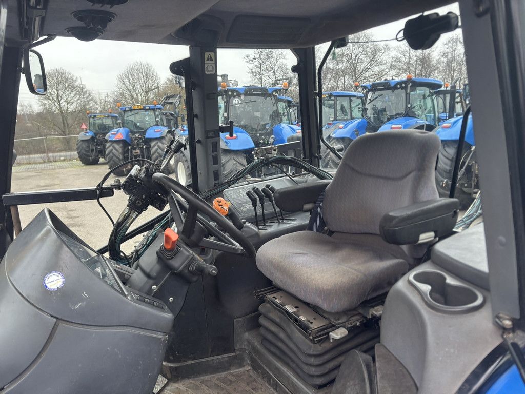 NEW HOLLAND TM140
