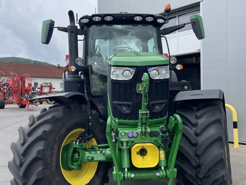 John Deere 6R 195