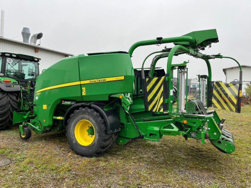John Deere C441R mit Mantelfolienbindung