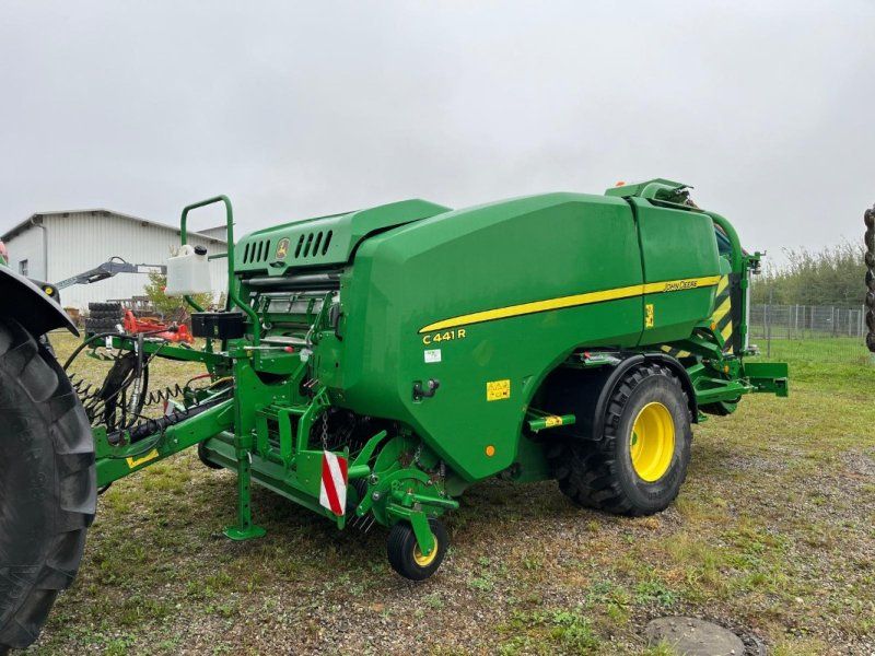 John Deere C441R mit Mantelfolienbindung