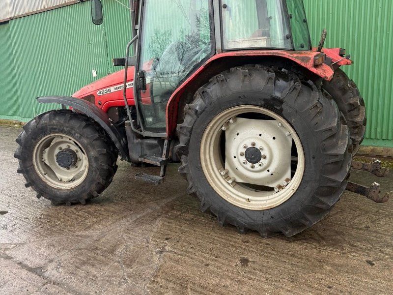 Massey Ferguson 4235 A