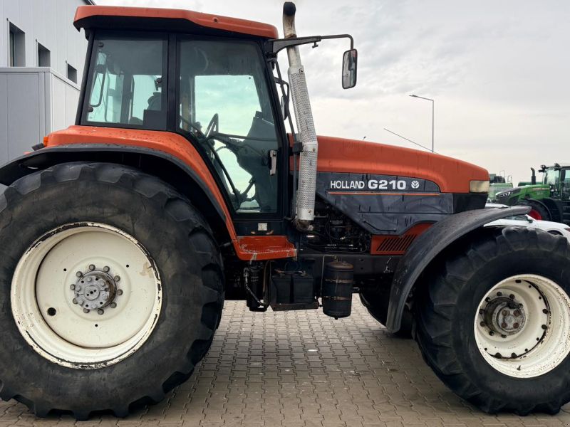 New Holland G 210