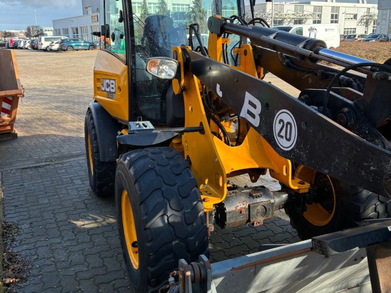 JCB 407
